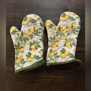 Lemon Print Oven Mitts